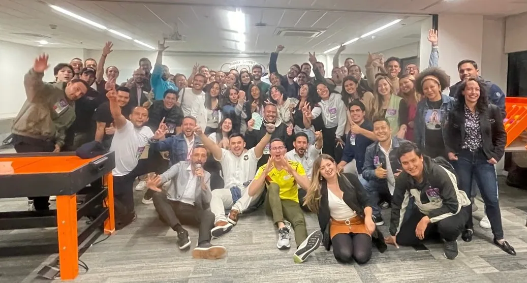 Comunidad de fundadores reunida durante un summit